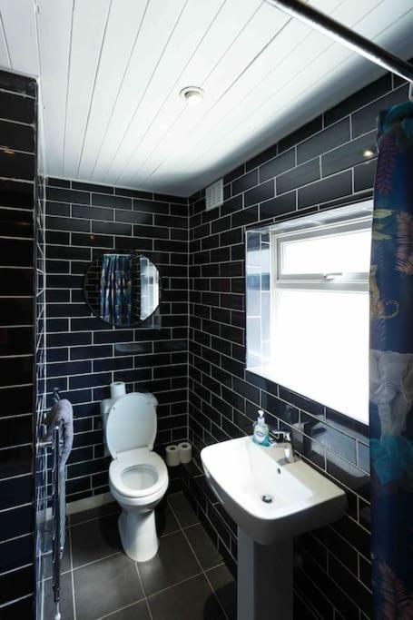 Chester/Handbridge Sleeps 9 + Netflix Hough Green Екстериор снимка