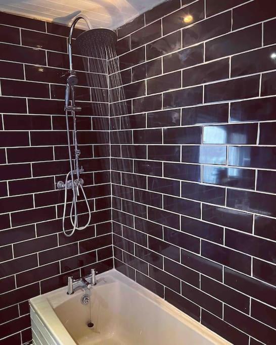 Chester/Handbridge Sleeps 9 + Netflix Hough Green Екстериор снимка